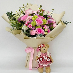 MD2801 Love's Embrace Bouquet